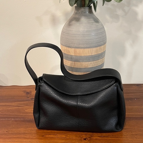 Banana Republic Factory Handbags - Banana Republic Factory Black Textured Shoulder Bag